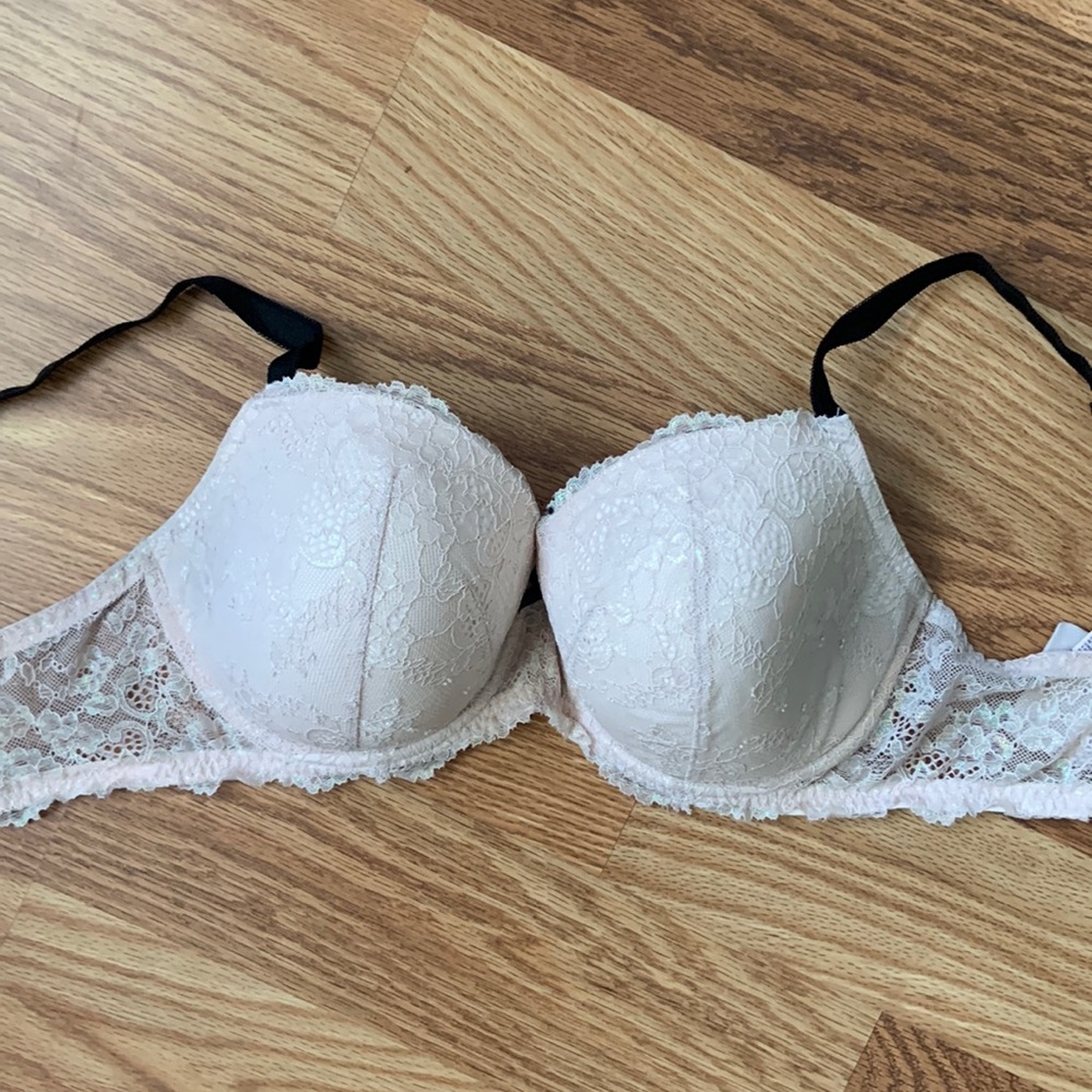 VS BRA - Picture 2 of 5